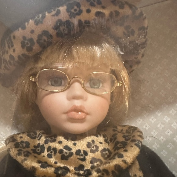 New in box Genuine bisque porcelain doll. - Picture 3 of 6